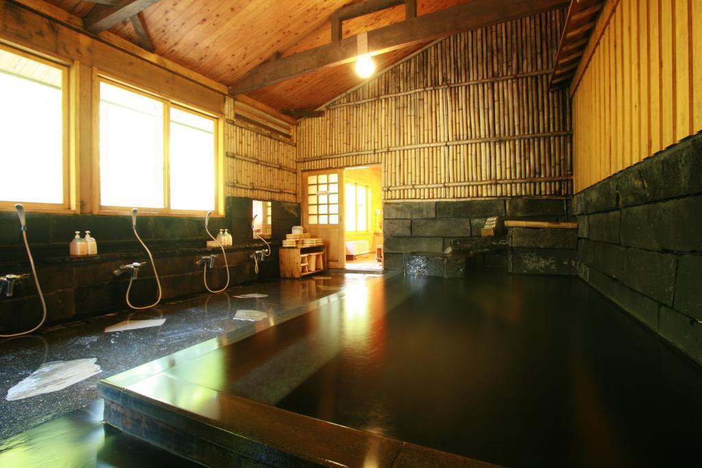 Kurokawa Onsen Oku No Yu Hotel Minamioguni Exterior photo