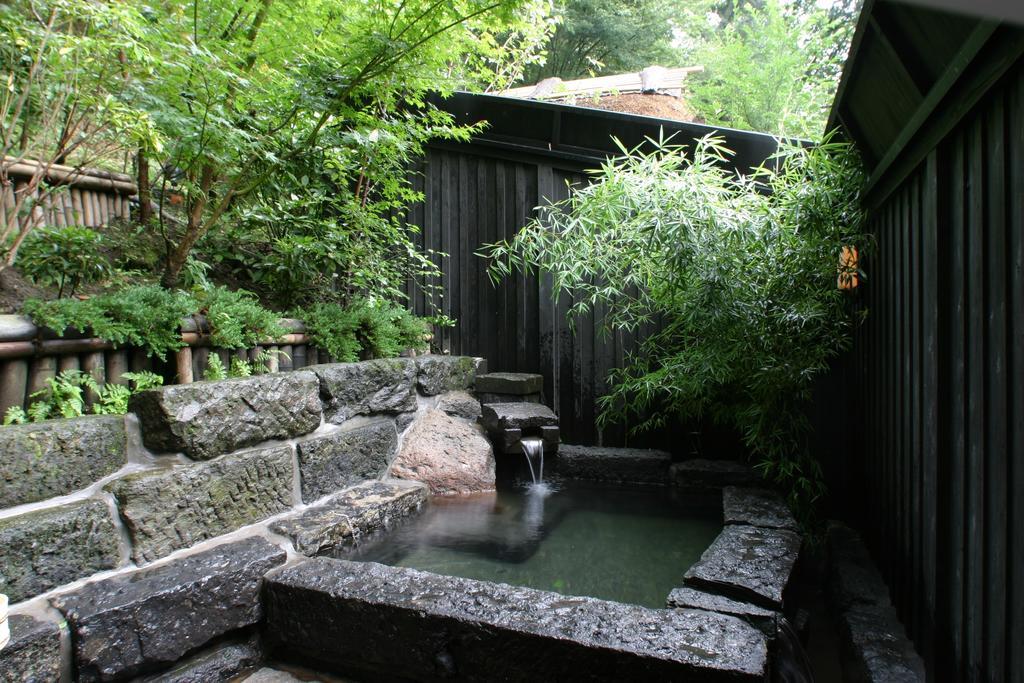 Kurokawa Onsen Oku No Yu Hotel Minamioguni Exterior photo