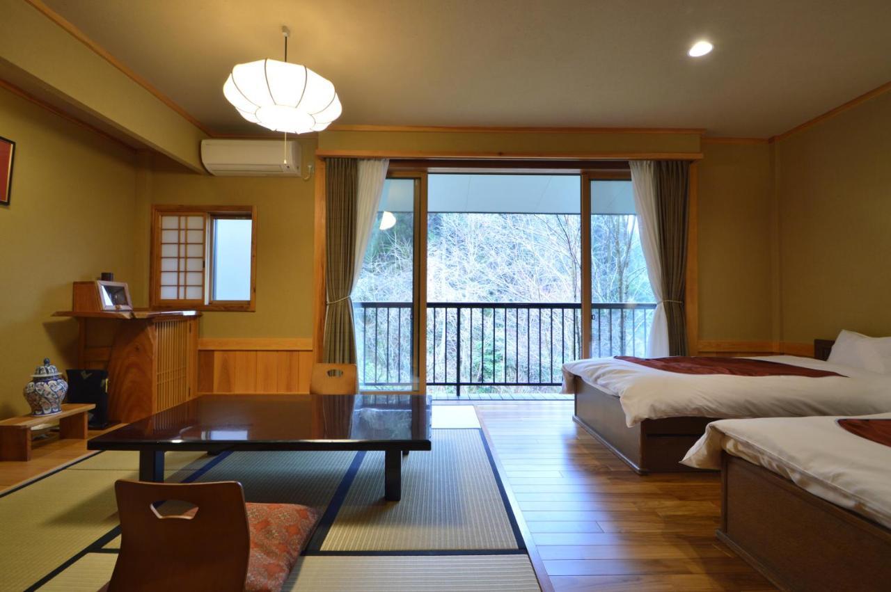 Kurokawa Onsen Oku No Yu Hotel Minamioguni Exterior photo