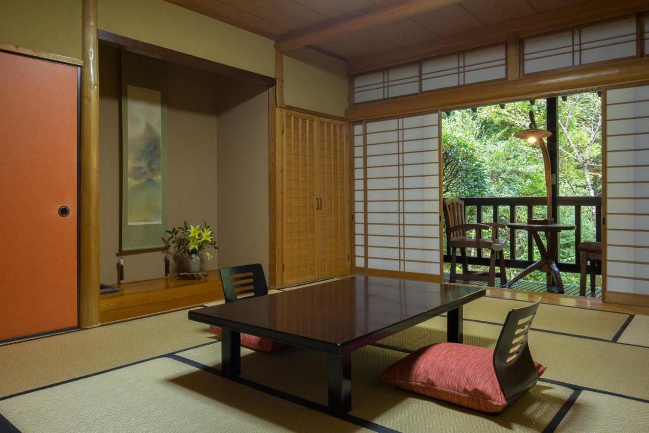 Kurokawa Onsen Oku No Yu Hotel Minamioguni Exterior photo